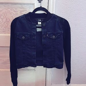Two-toned Levi’s Cropped Stretch Jean Jacket!